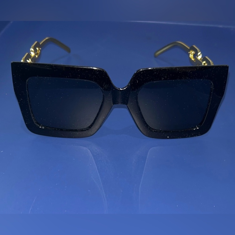 Modern Black Oversized Sunglasses with Chunky Frame and Gold Hardware BRAND NEW